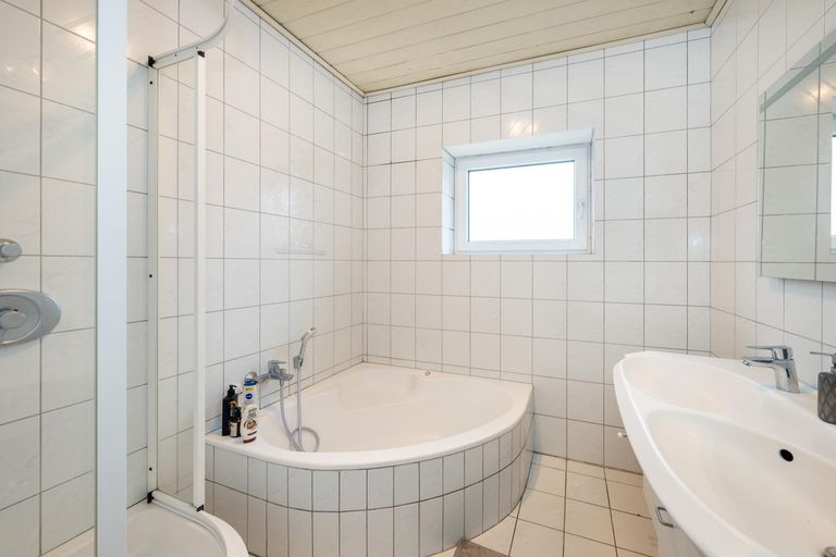 Badezimmer EG