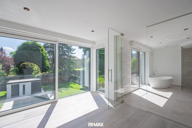 Master Bedroom mit En-Suite-Bad