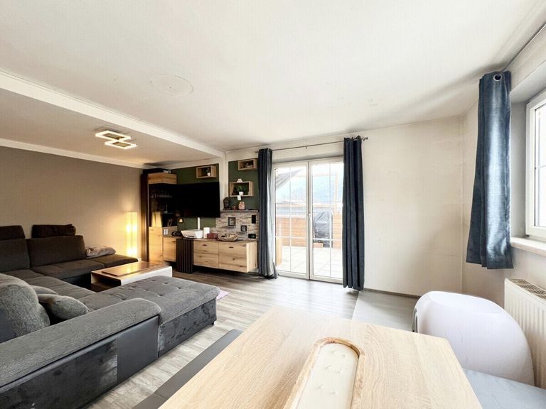 Wohn- Essbereich mit Zugang zur Terrasse