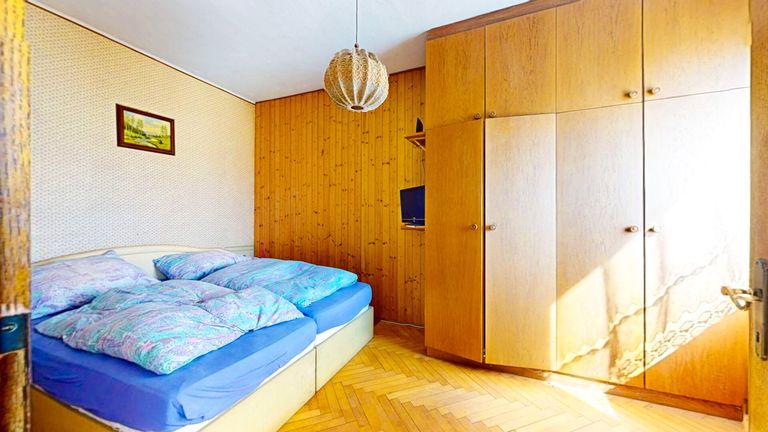 Schlafzimmer (EG)
