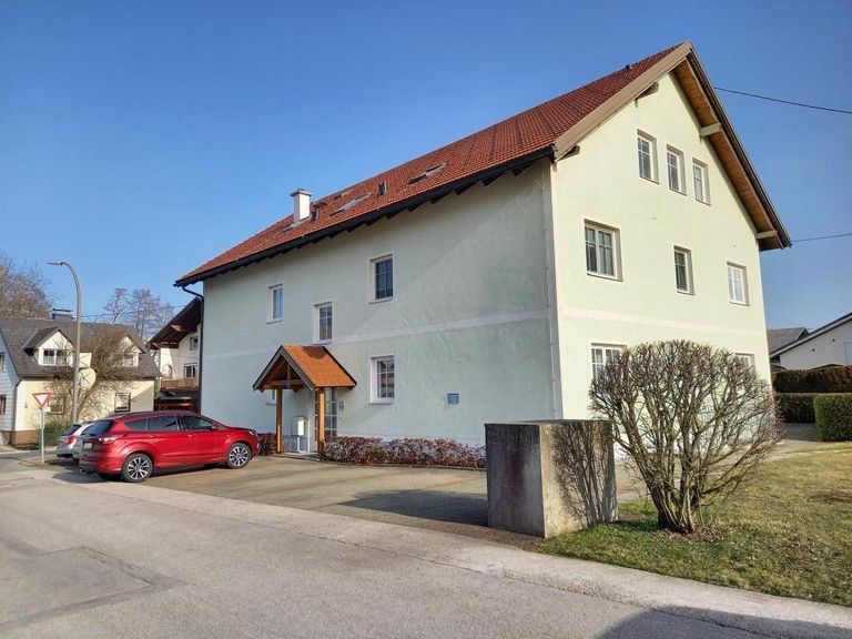 Parkplatz vor dem Haus
