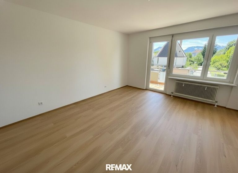 Wohnzimmer mit Zugang Loggia