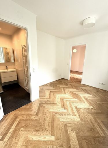 Schlafzimmer mit Blick ins Badezimmer