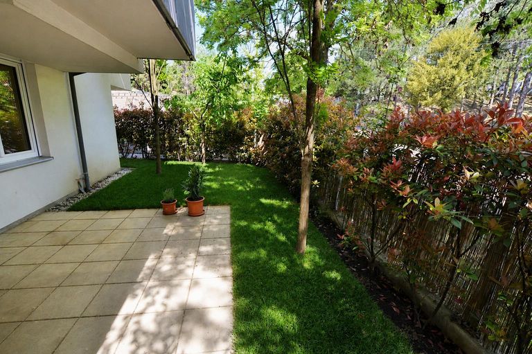 Garten mit Terrasse