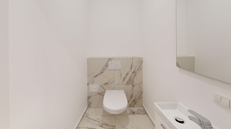 WC mit Handwaschbecken