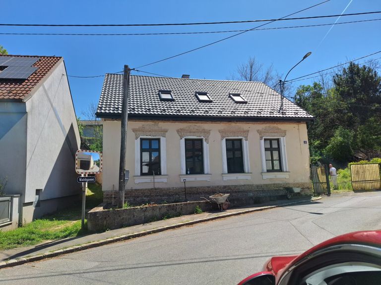 Nordansicht des Hauses, von der Straße gesehen