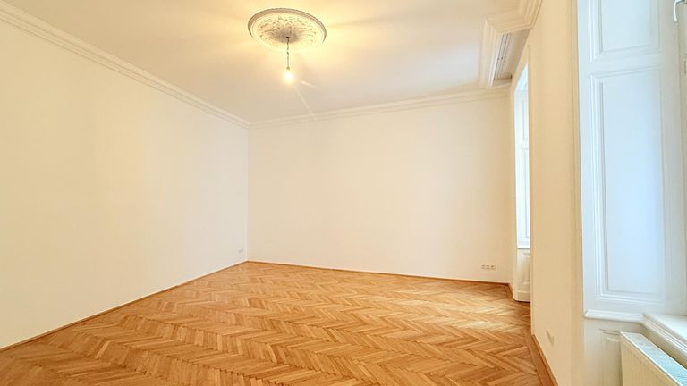 Hofseitiges Zimmer