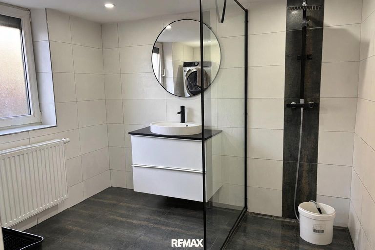 8_Badezimmer_KI geräumt