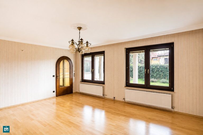 Wohnzimmer (W) UG.