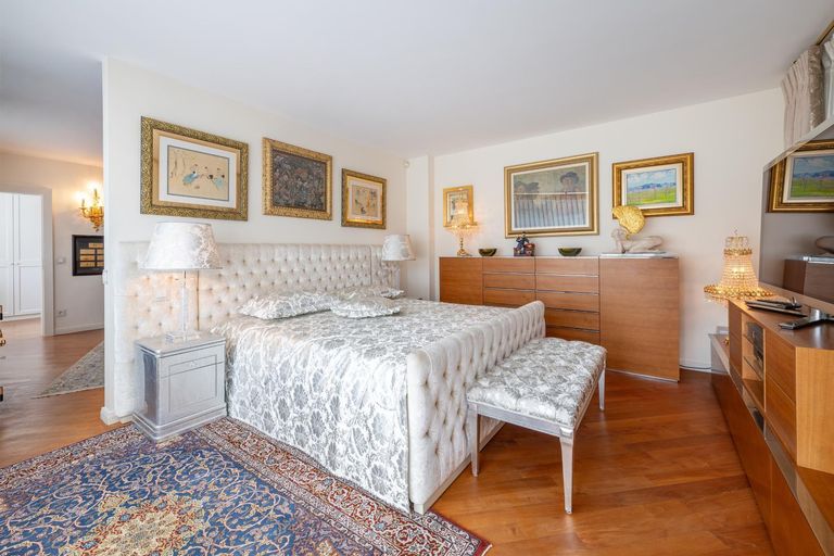 Schlafzimmer mit offener Sicht Büro