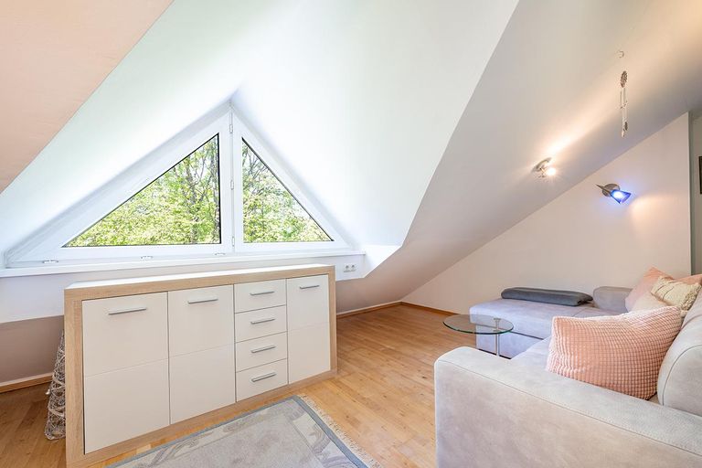 Kinderzimmer im DG mit Dachschrägen