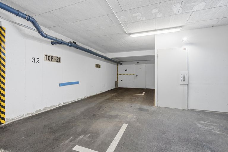 13 Parkplatz