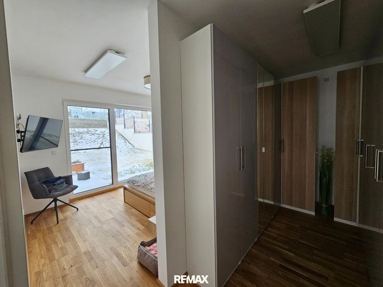 Schlafzimmer mit Schrankraum OG 
