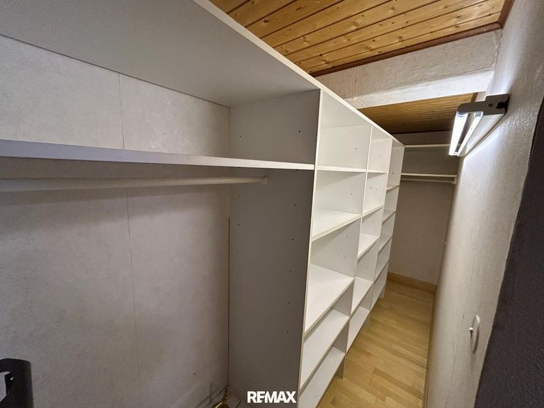 Begehbarer Kleiderschrank