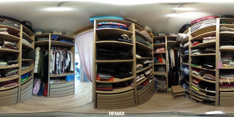Begehbarer Schrank