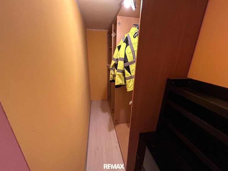 Kleiderschrank