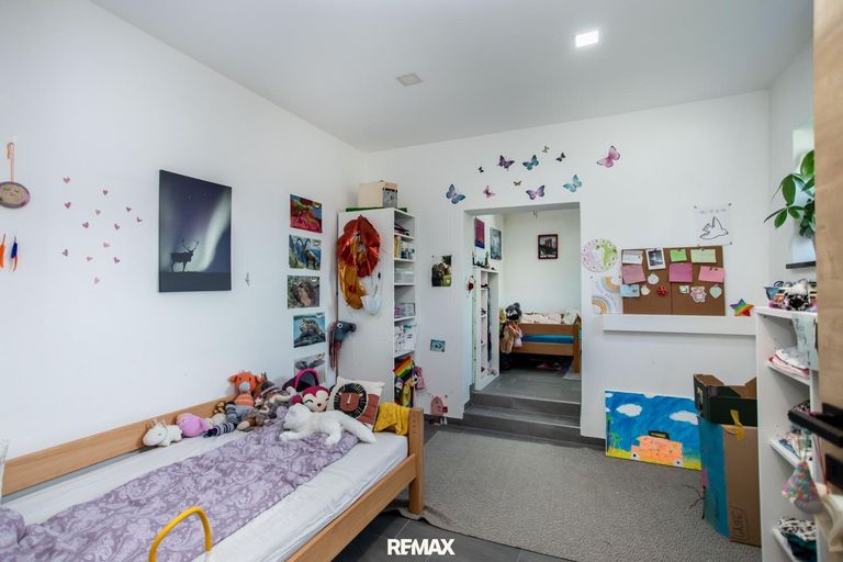 Schlafzimmer Nr. 2 mit anschließender Ankleide