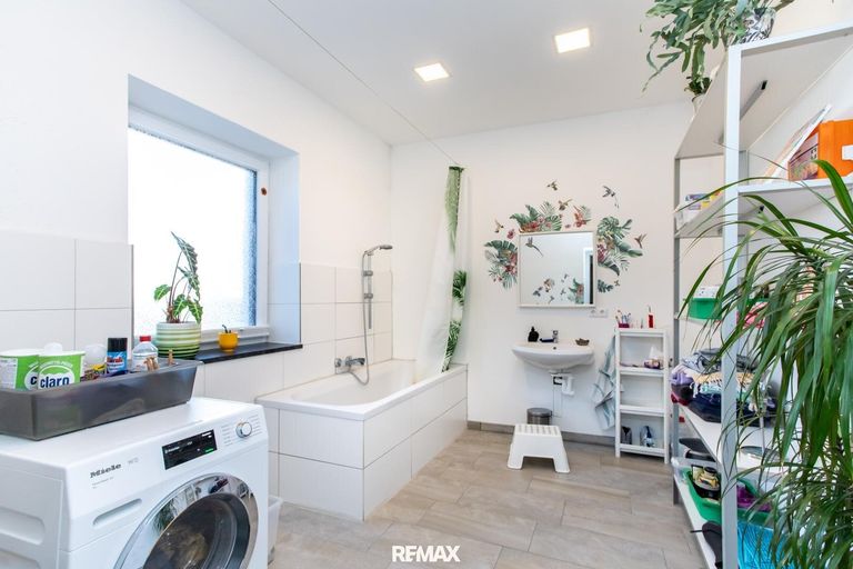 Badezimmer mit Fenster