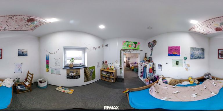 Ankleide bzw. Büro bei Schlafzimmer Nr. 2