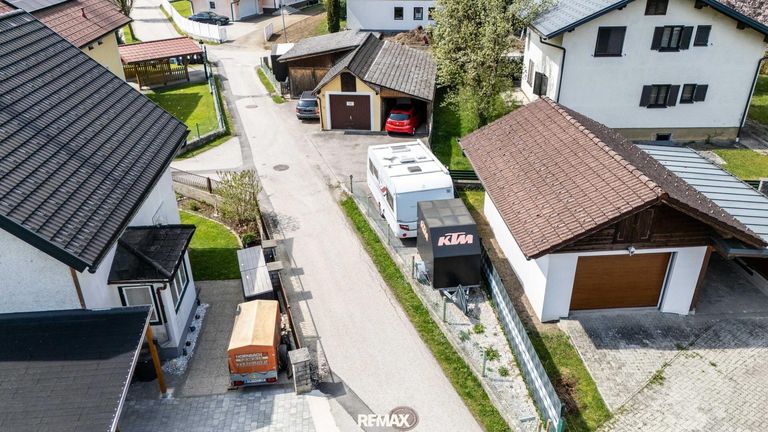 Aussenansicht Werkstatt, Carport und Garage