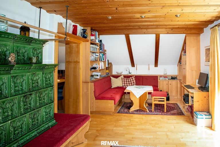 Wohnzimmer mit Kachelofen Obergeschoss