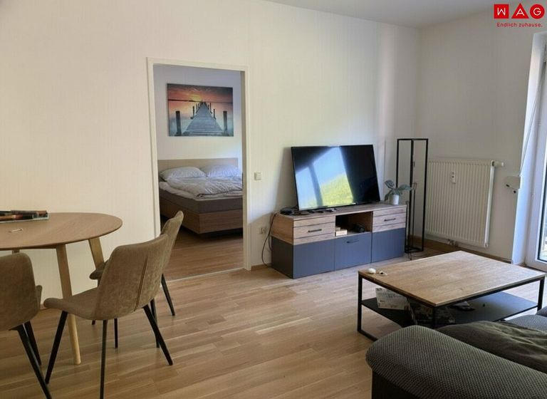 Wohnzimmer mit Blick ins Schlafzimmer