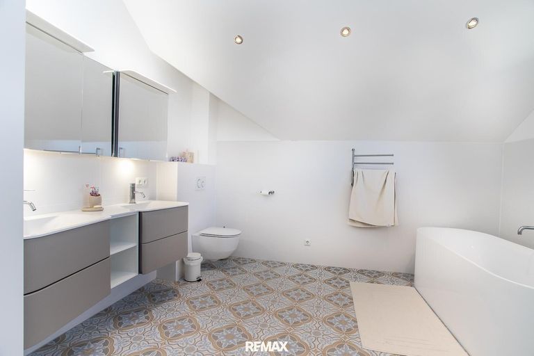 Badezimmer Ansicht 1
