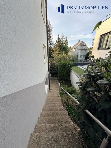 Gang zur Garten