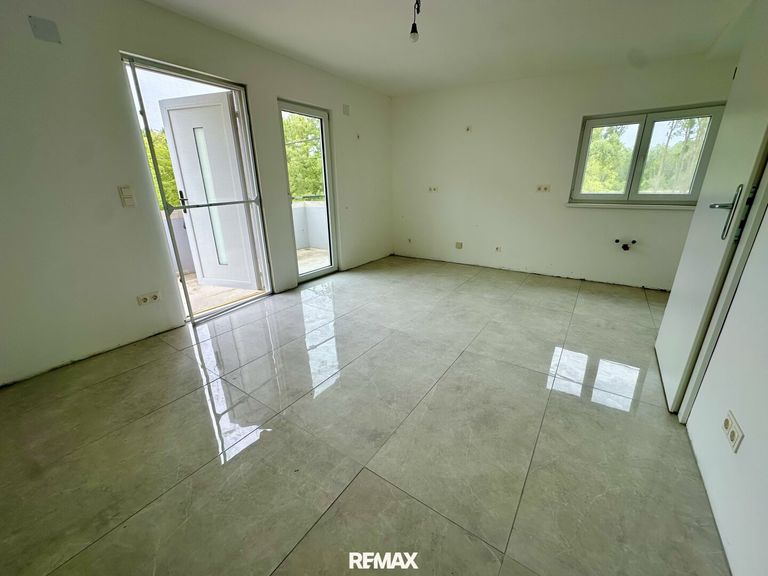 Zimmer mit Zugang zur Loggia