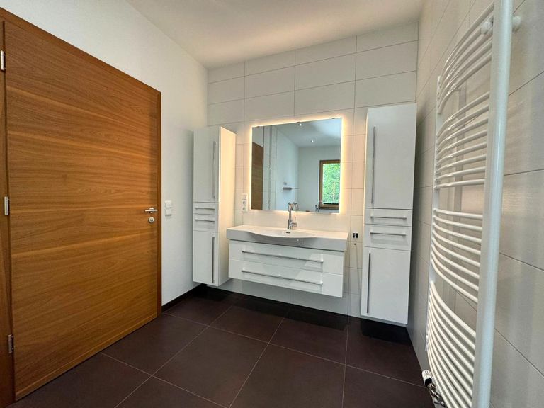 Wohneinheit 1 Badezimmer bei Schlafzimmer