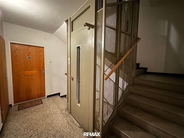 Stiegenhaus mit Lift