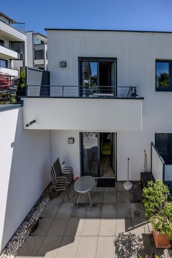 Ansicht Terrasse und Balkon