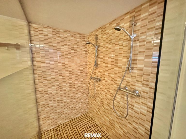 KG Badezimmer Dusche