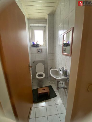 WC mit extra Waschbecken