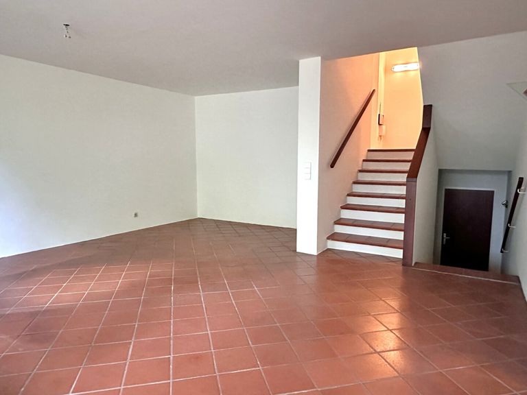 Wohnzimmer Abgang Keller / Aufgang Eingang