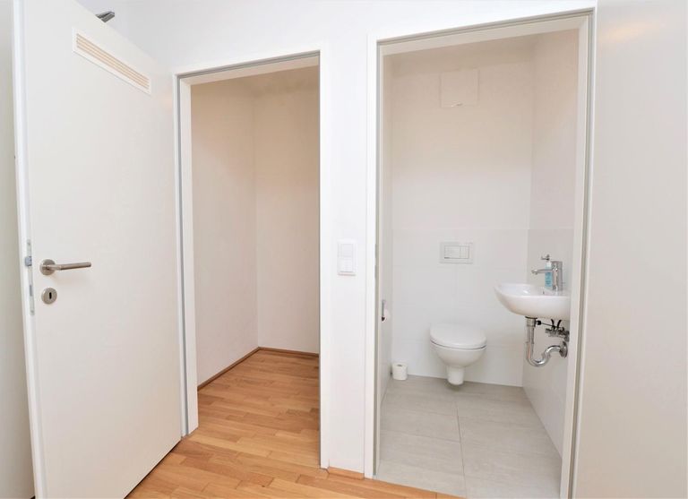 Abstellraum und Toilette