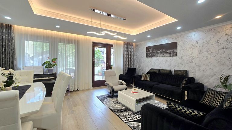 02 Wohnzimmer ..