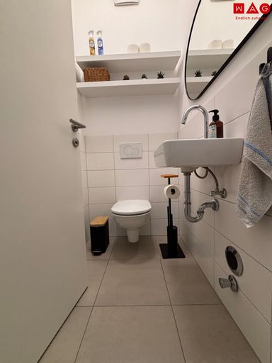 WC mit extra Waschbecken