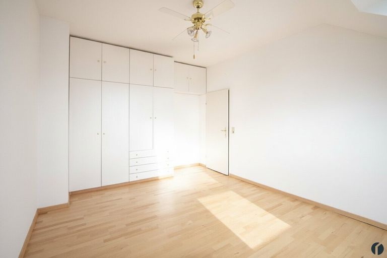 Schlafzimmer mit Einbauschrank