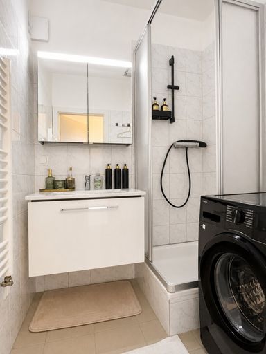 Badezimmer mit Dusche