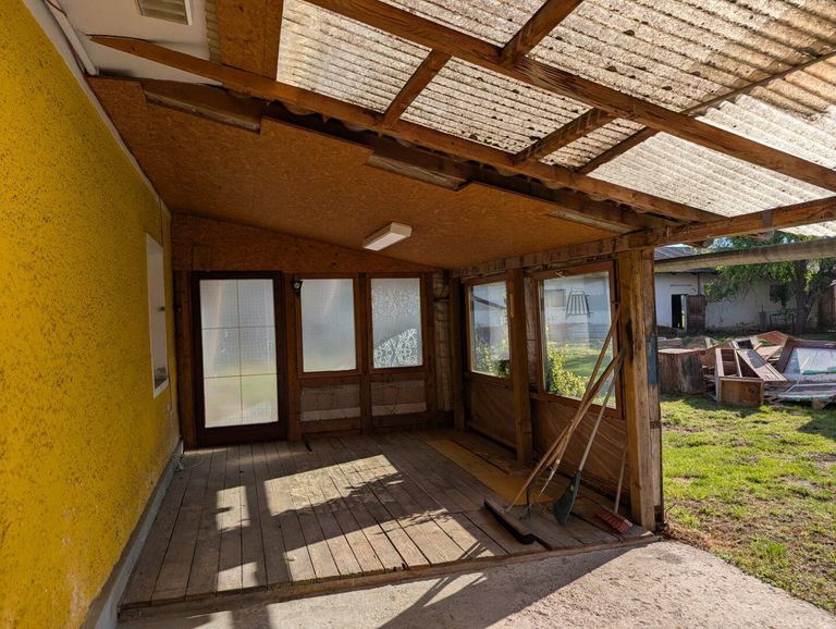 Terrasse bei Hauseingang