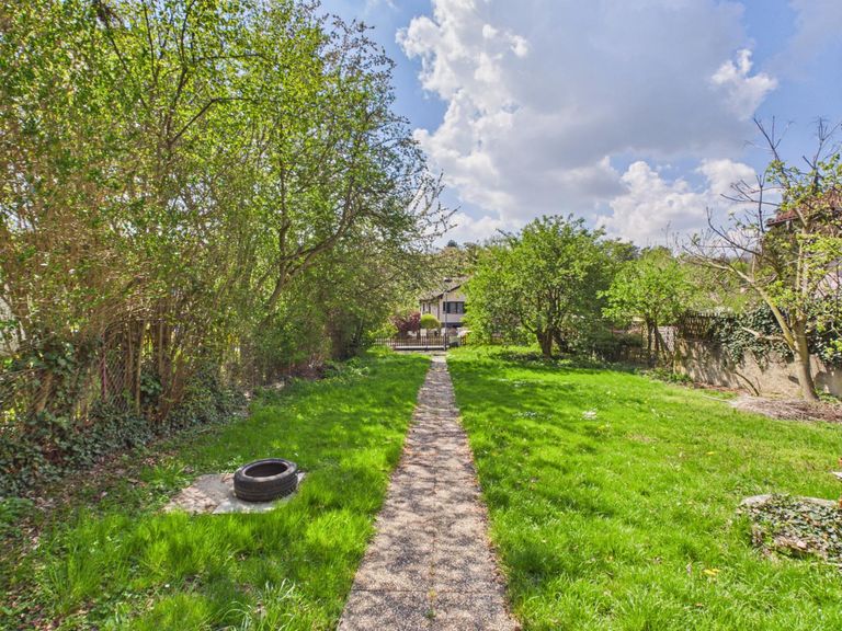 CAM05227G0-PR0044-STILL005