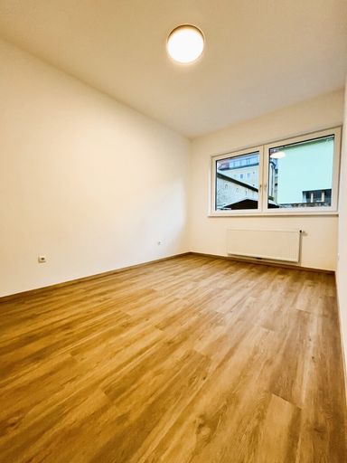 WG-Zimmer 3 ab Juni verfügbar