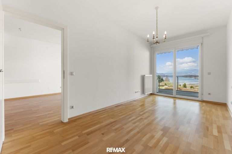 Schlafzimmer mit Zugang Loggia