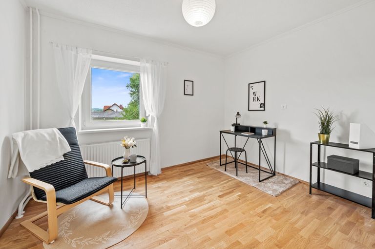 Zimmer (EG)