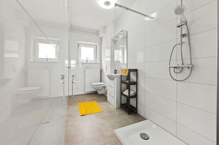 Badezimmer (EG)