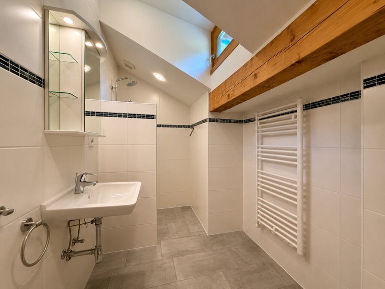 Kompagnon Immobilien Badezimmer DG