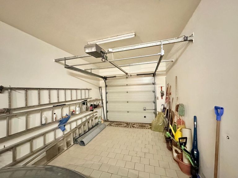 Garage mit Durchfahrt in den Garten