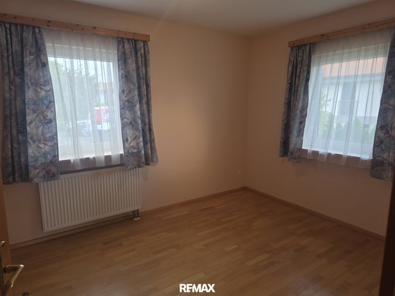 Zimmer 4, EG