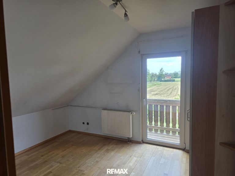Zimmer 3, OG